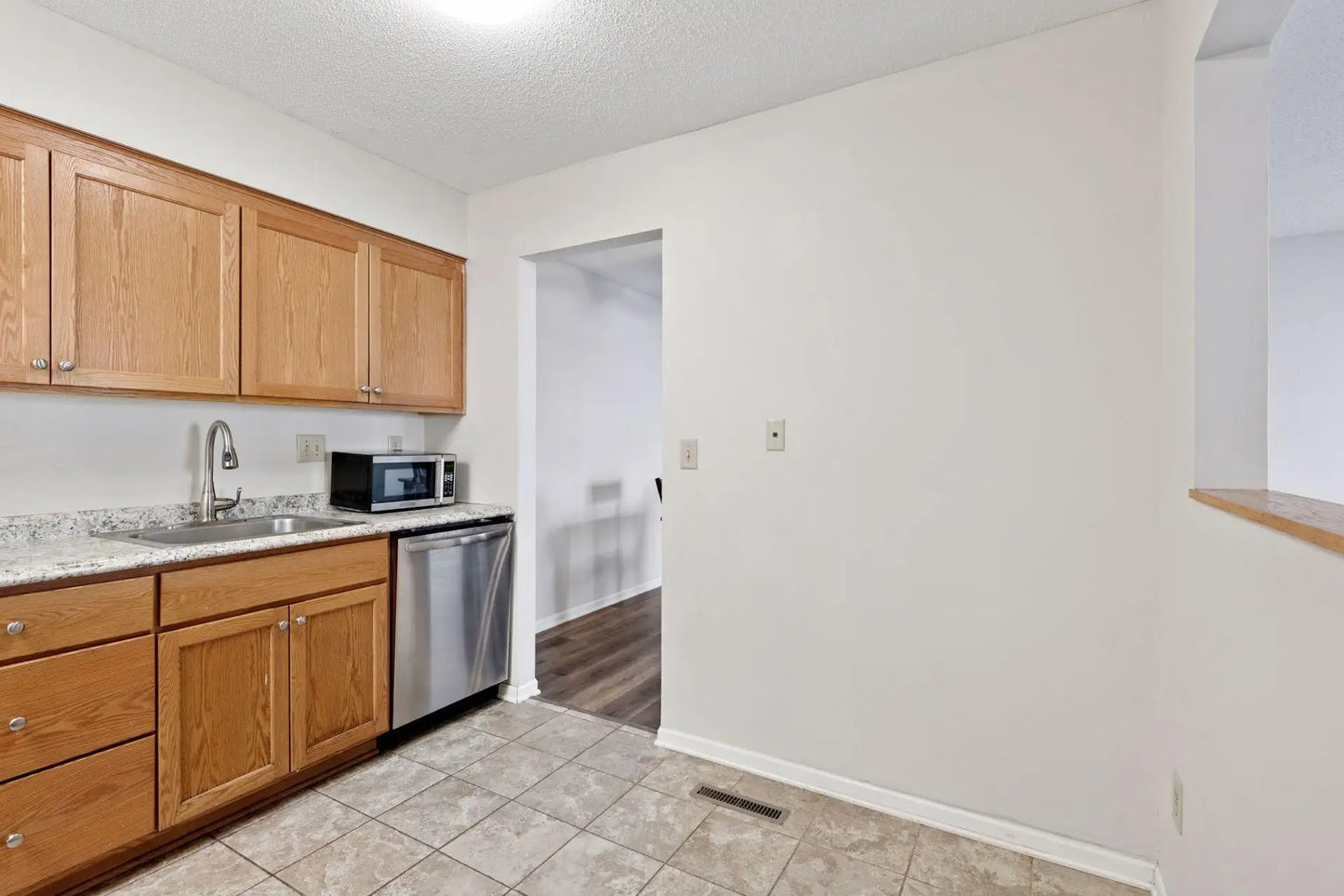 1252 Trailwood , Hopkins, MN 55343