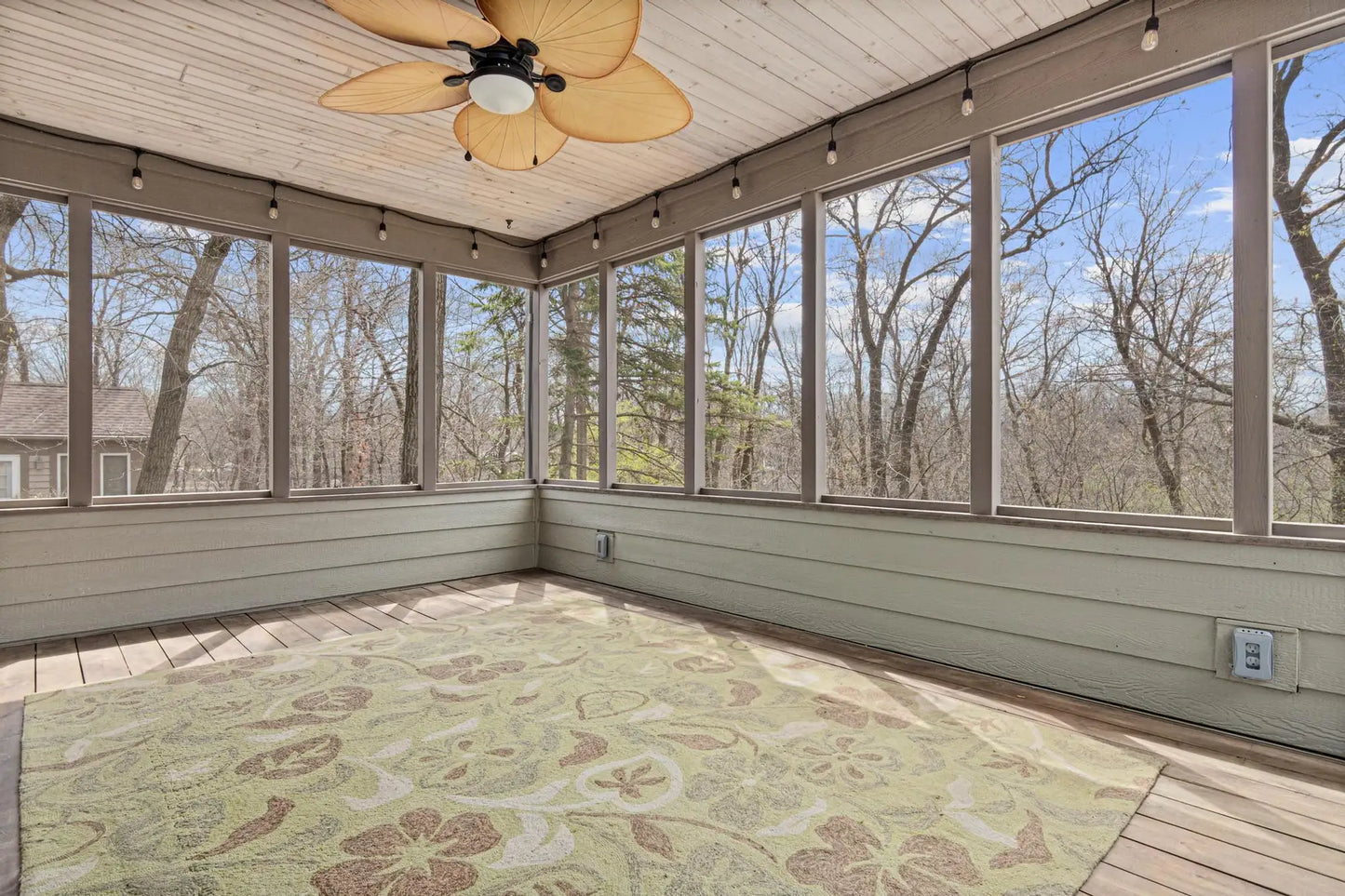 130 Wildwood Bay Drive, Mahtomedi, MN 55115
