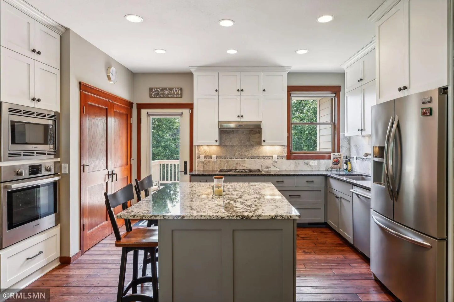 1252 Waters Path, Woodbury, MN 55129