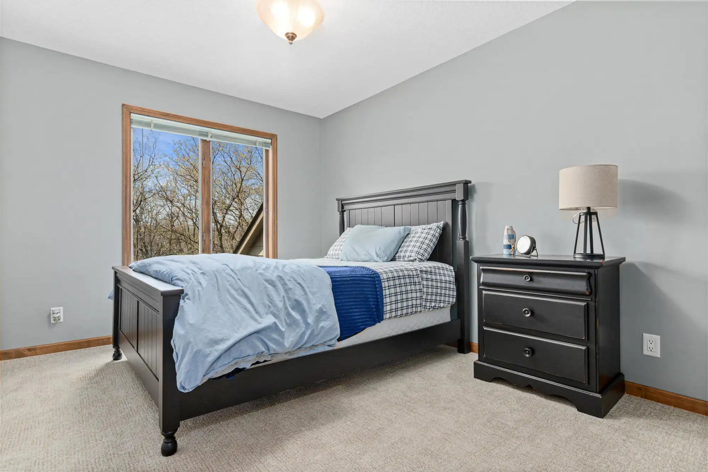 130 Wildwood Bay Drive, Mahtomedi, MN 55115