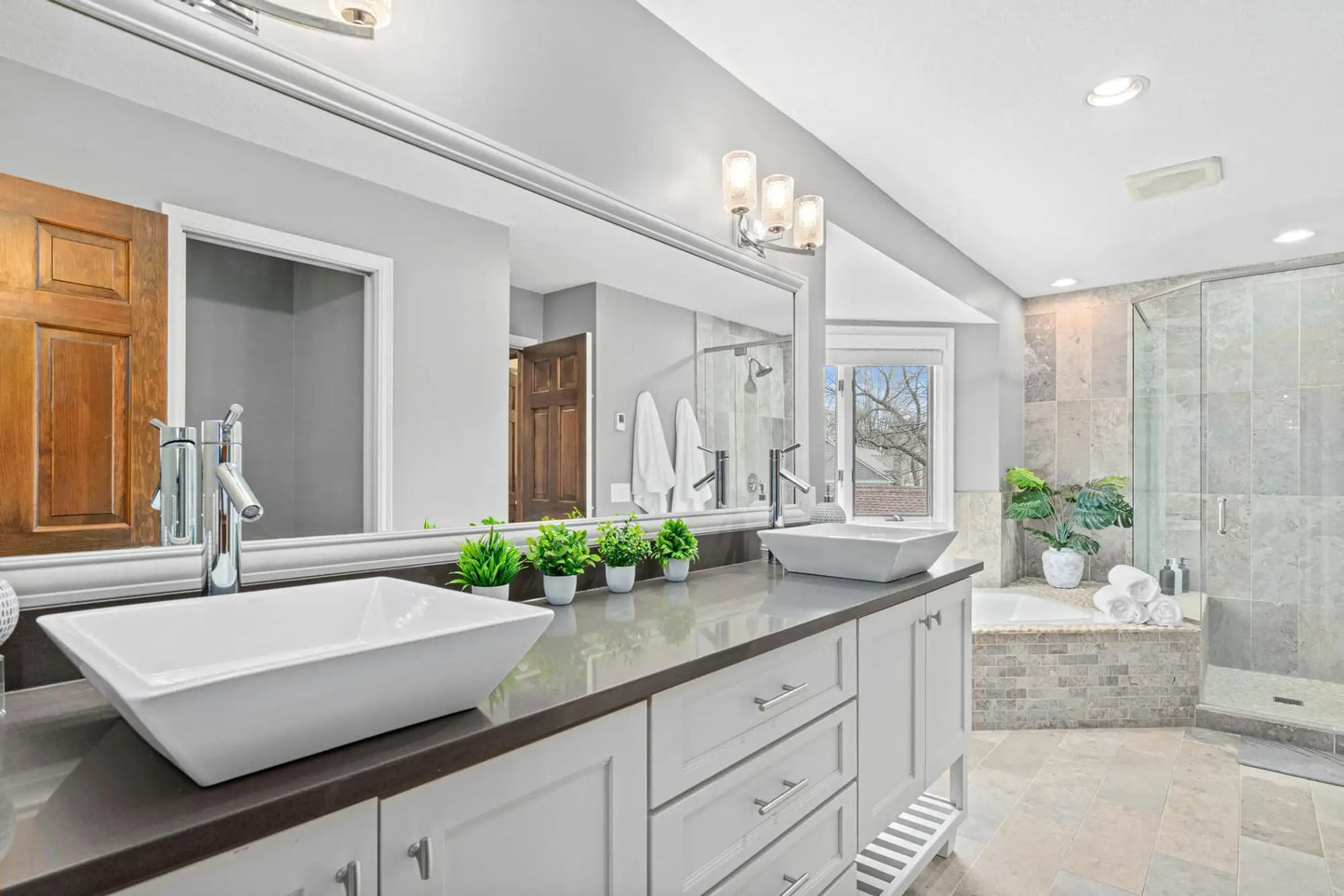 130 Wildwood Bay Drive, Mahtomedi, MN 55115