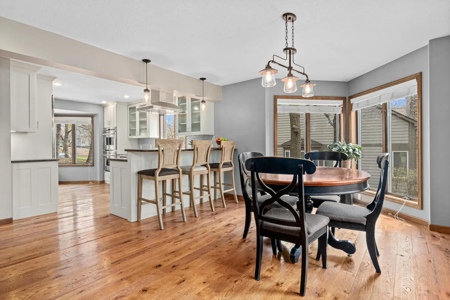 130 Wildwood Bay Drive, Mahtomedi, MN 55115