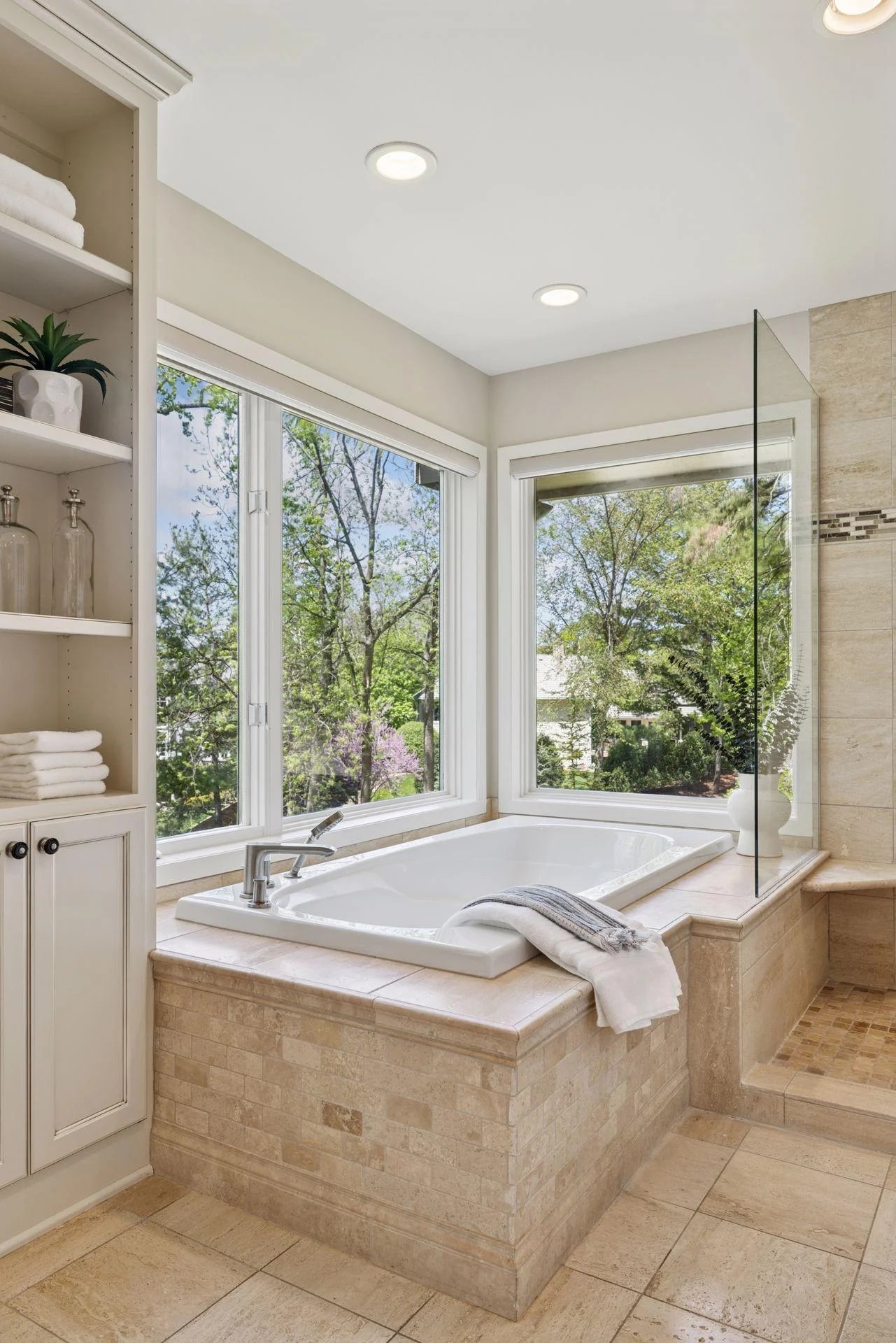 12200 Hilloway Road, Minnetonka, MN 55305
