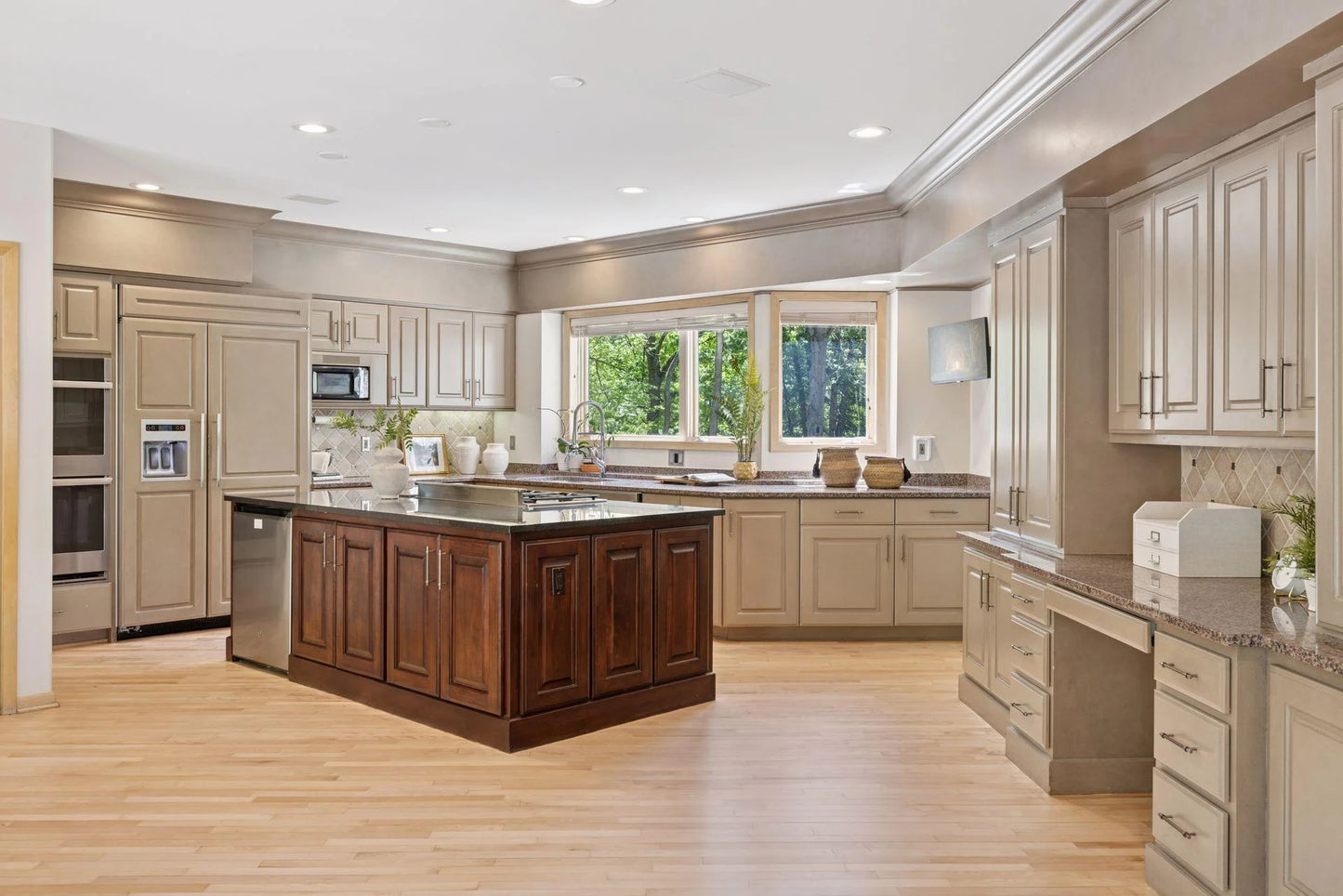 12200 Hilloway Road, Minnetonka, MN 55305