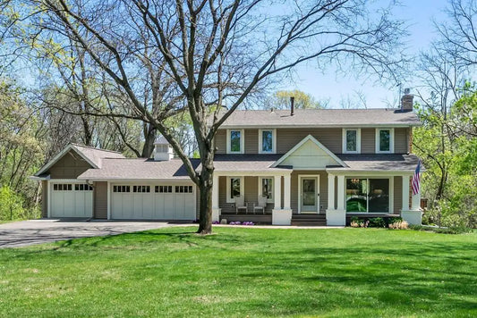 12713 Twelve Oaks Drive, Minnetonka, MN 55305