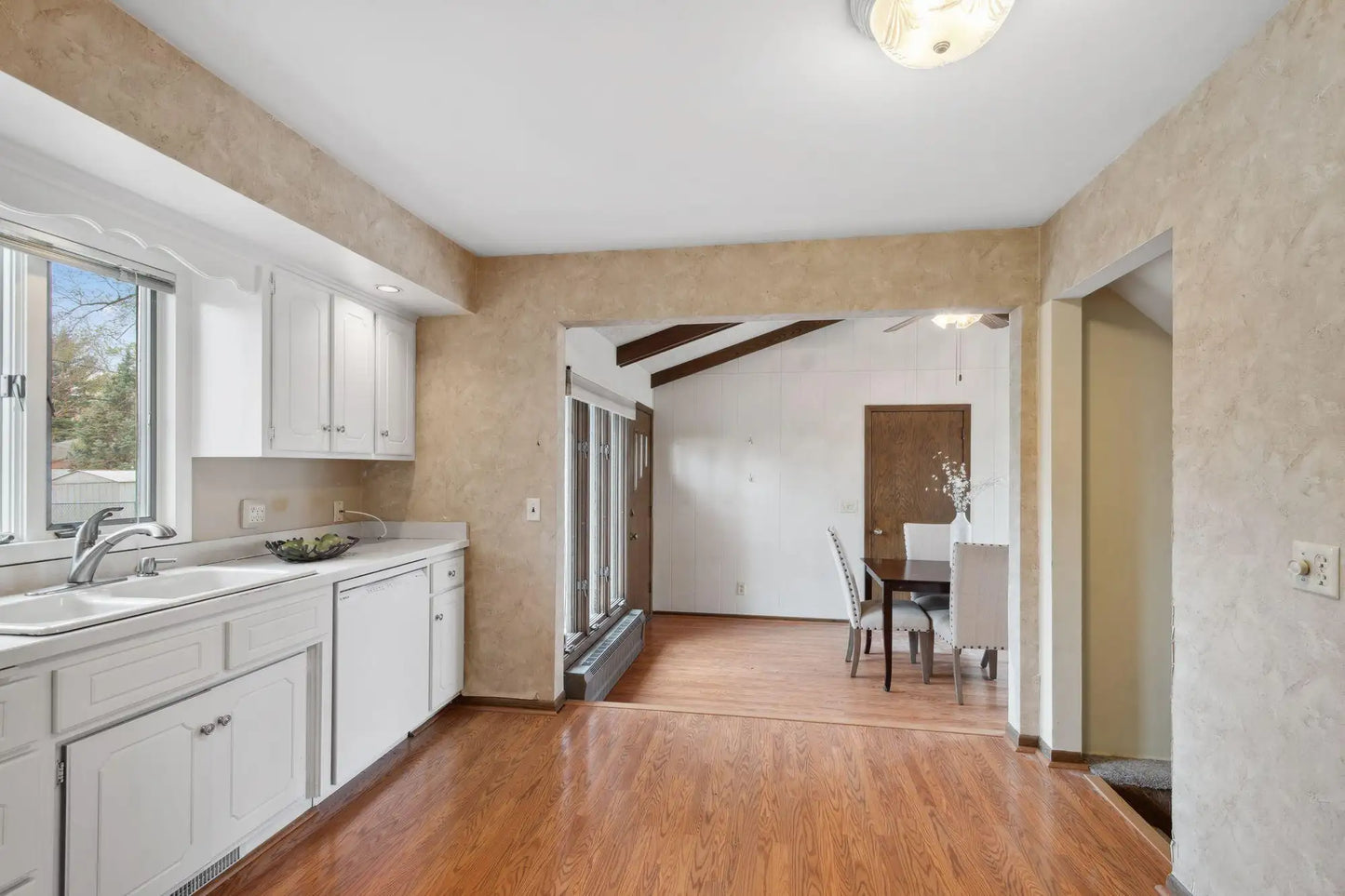 130 Skillman Avenue, Maplewood, MN 55117