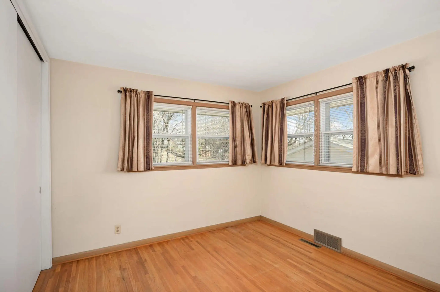 576 Lexington Parkway, Saint Paul, MN 55116