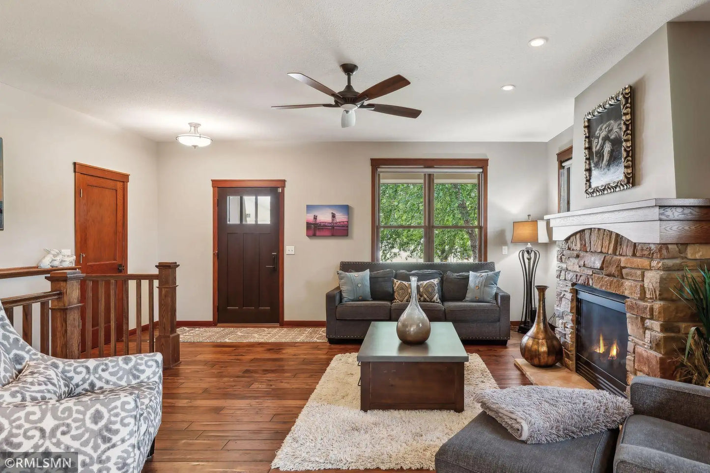 1252 Waters Path, Woodbury, MN 55129
