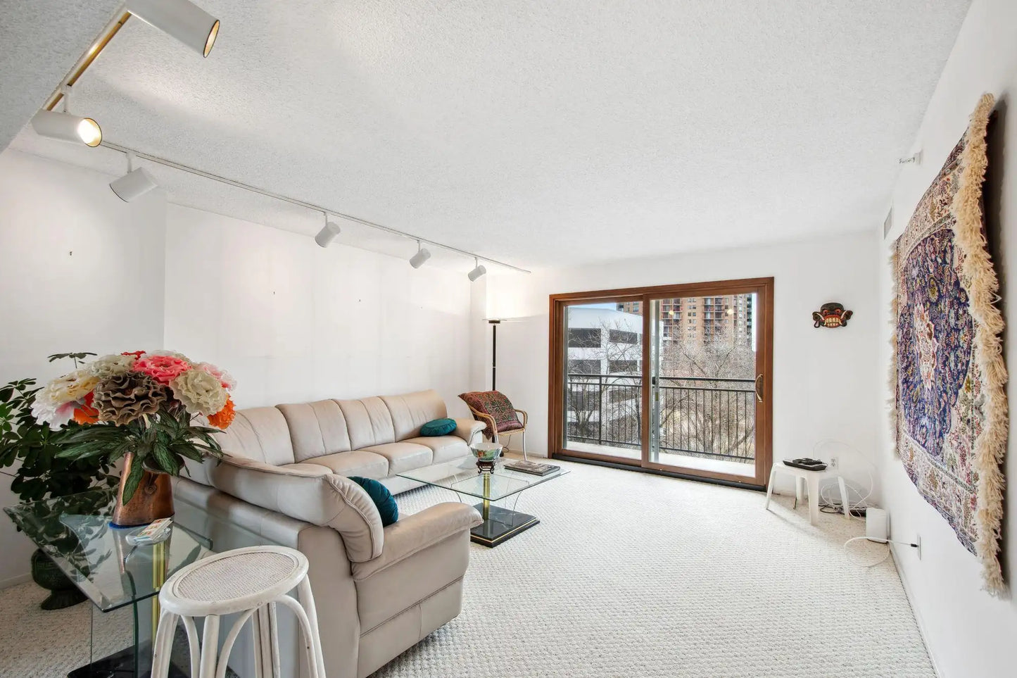 1225 Lasalle Avenue, Minneapolis, MN 55403